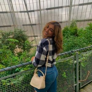 Meet your Posher, Amaya